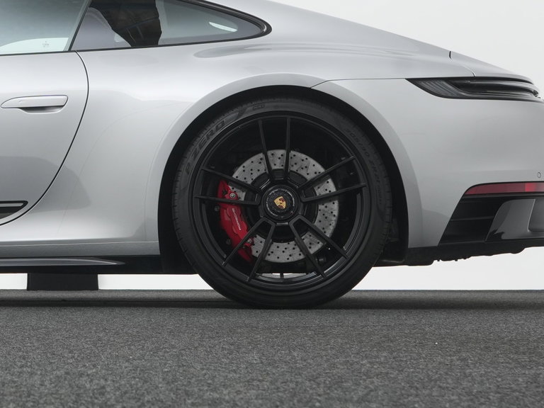 Porsche 992 Carrera 4 GTS