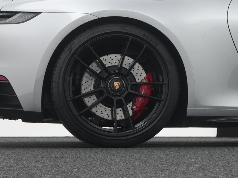 Porsche 992 Carrera 4 GTS