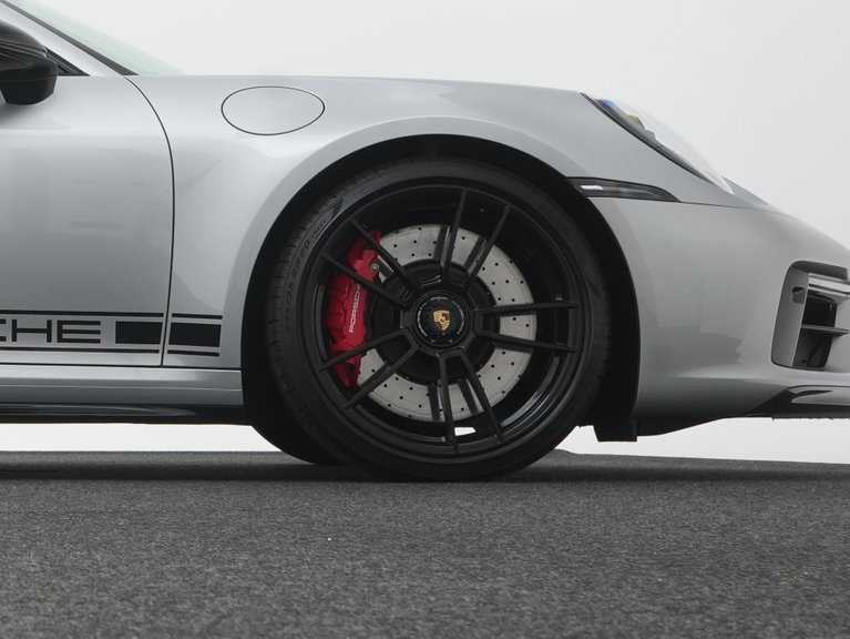 Porsche 992 Carrera 4 GTS
