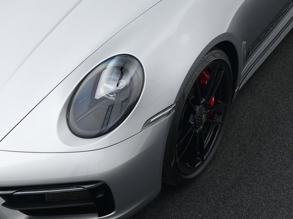 Porsche 992 Carrera 4 GTS