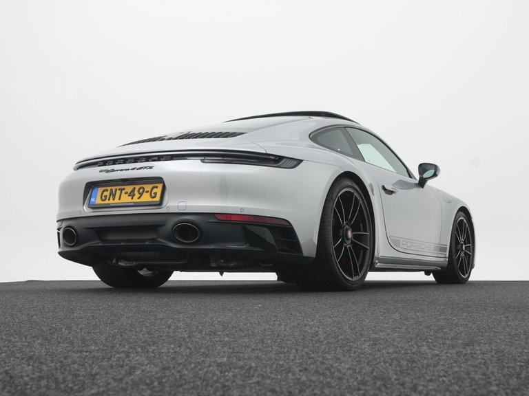 Porsche 992 Carrera 4 GTS