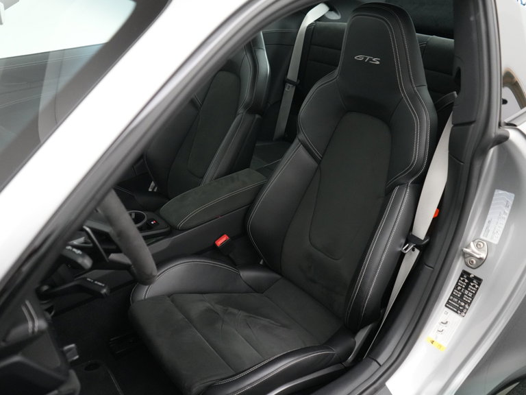 Porsche 992 Carrera 4 GTS