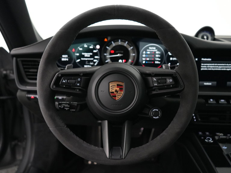 Porsche 992 Carrera 4 GTS