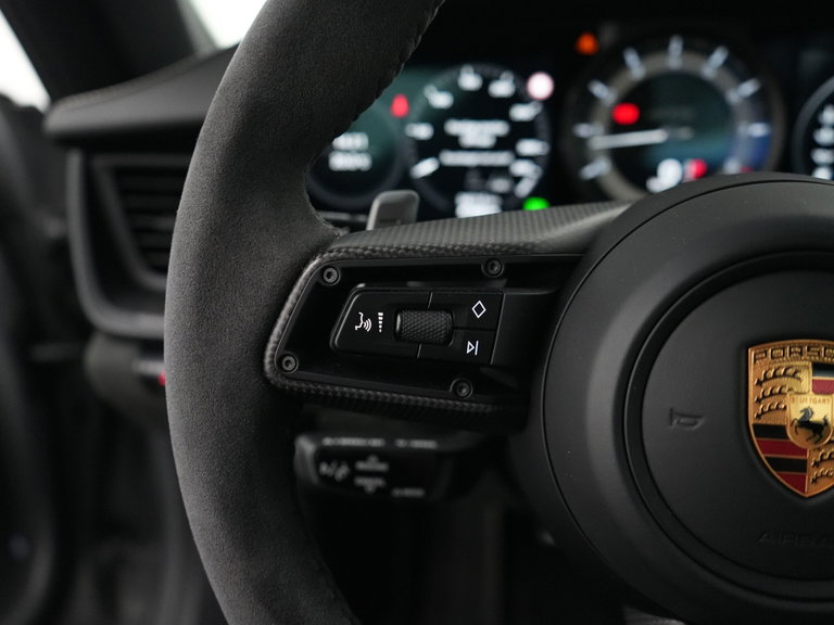 Porsche 992 Carrera 4 GTS