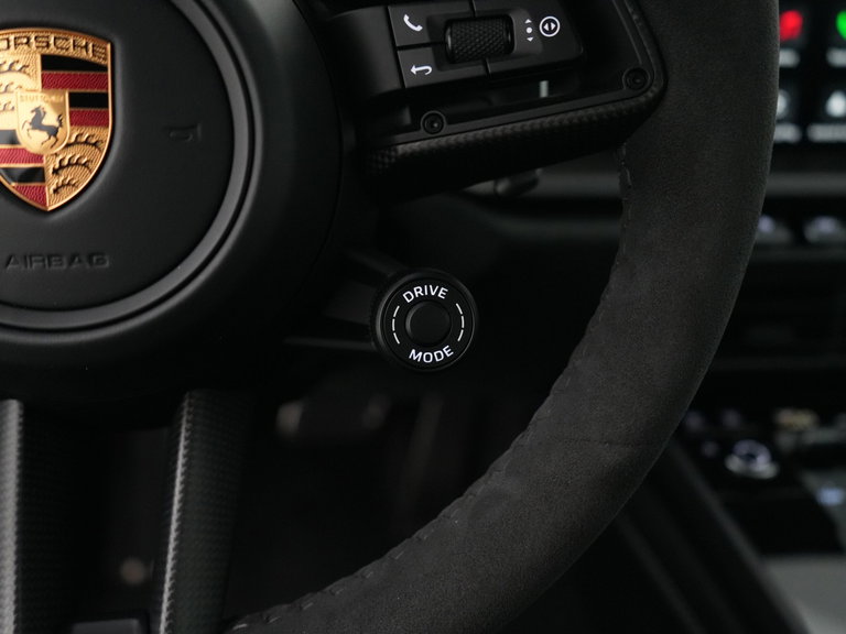 Porsche 992 Carrera 4 GTS