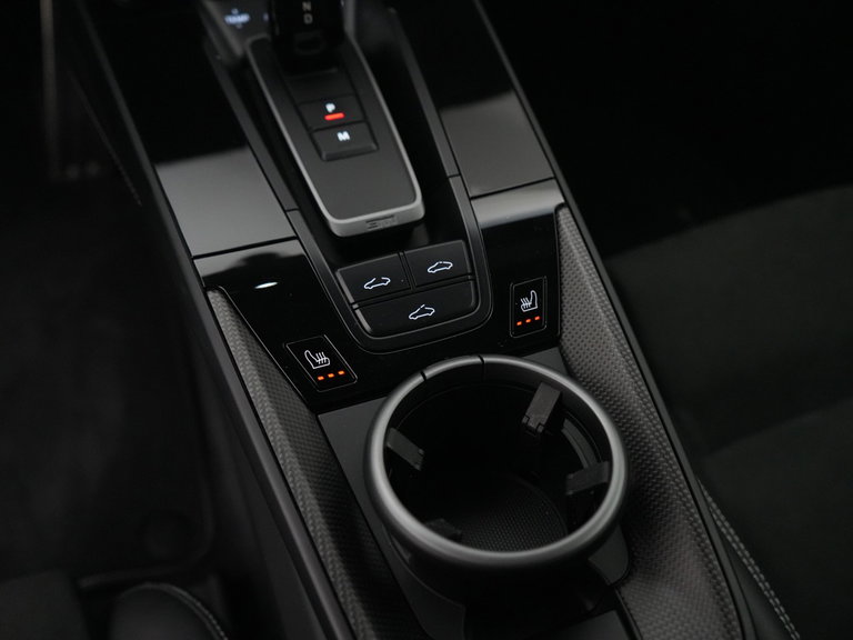 Porsche 992 Carrera 4 GTS