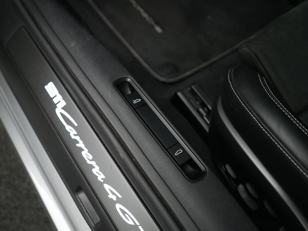 Porsche 992 Carrera 4 GTS
