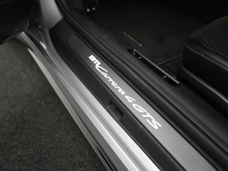 Porsche 992 Carrera 4 GTS
