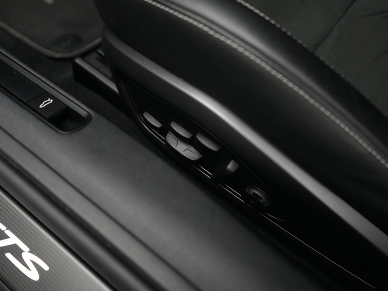 Porsche 992 Carrera 4 GTS