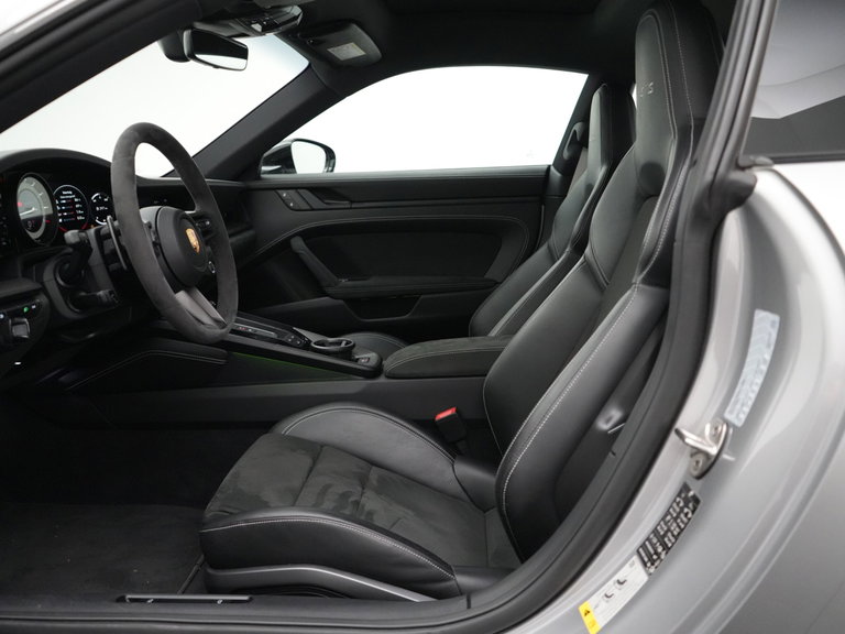 Porsche 992 Carrera 4 GTS