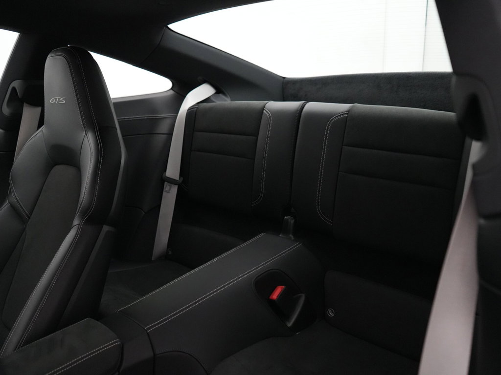 Porsche 992 Carrera 4 GTS