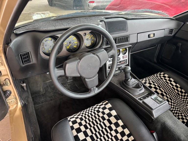 Porsche 944 Coupé