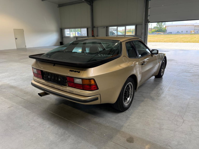 Porsche 944 Coupé