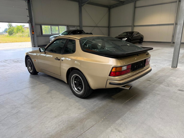 Porsche 944 Coupé