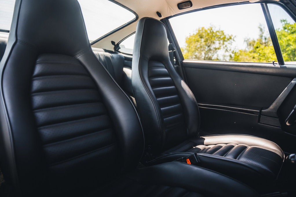 Porsche 911 Carrera 2.7