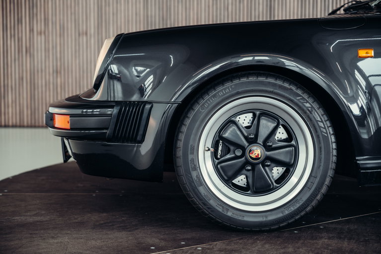 Porsche 911 Carrera 3.2 Speedster