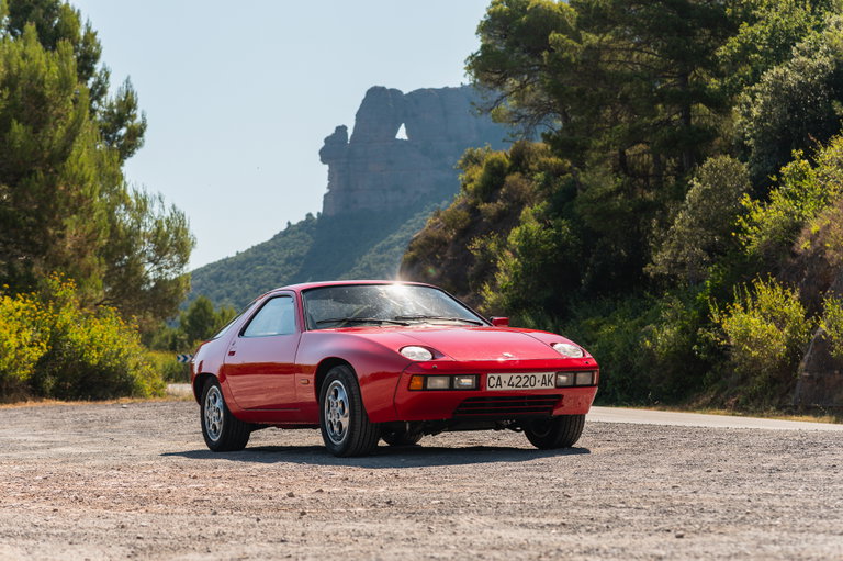 Porsche 928