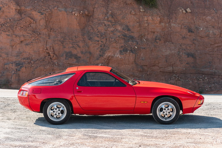 Porsche 928