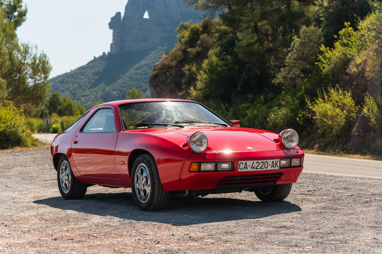 Porsche 928