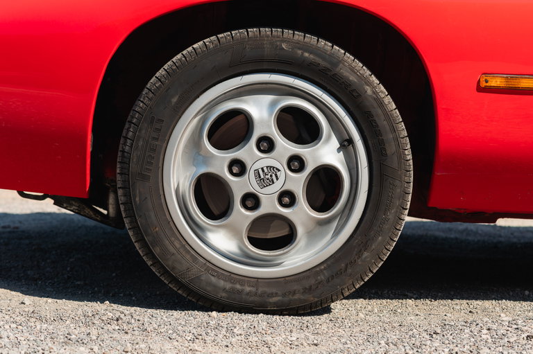 Porsche 928