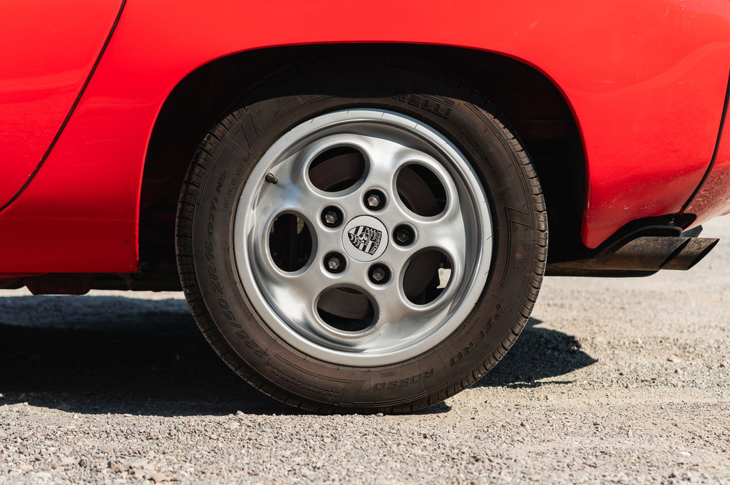 Porsche 928