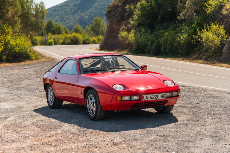Porsche 928