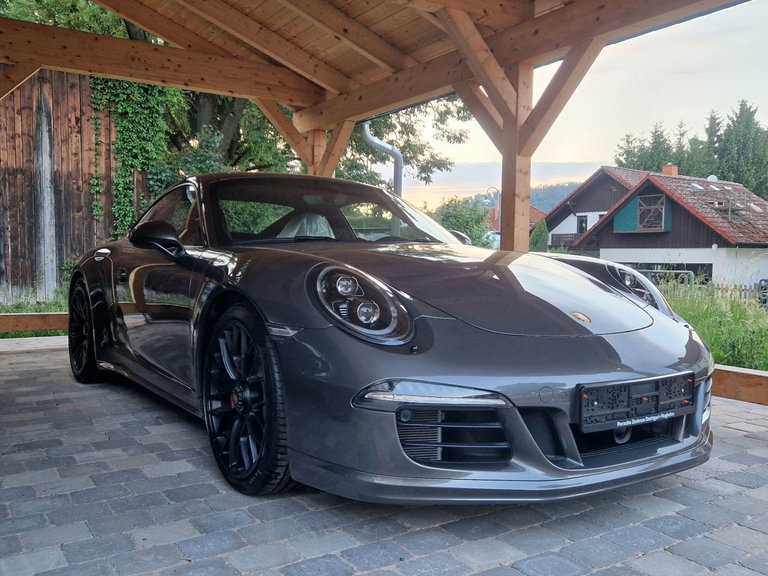 Porsche 991 Carrera 4 GTS