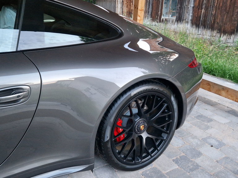 Porsche 991 Carrera 4 GTS