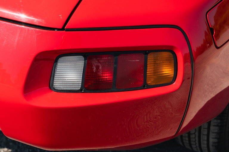 Porsche 928