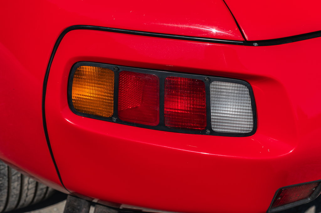 Porsche 928