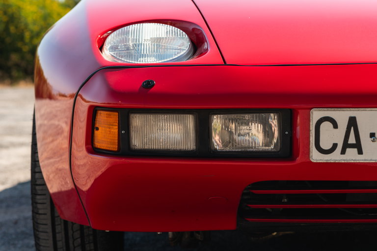 Porsche 928