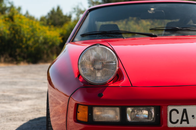 Porsche 928