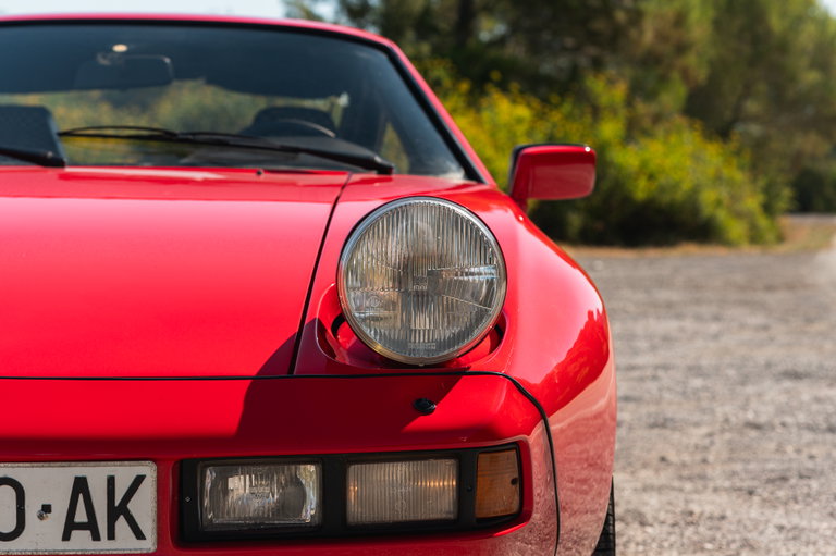 Porsche 928