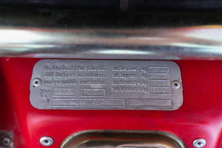 Porsche 928