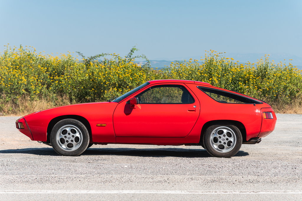 Porsche 928