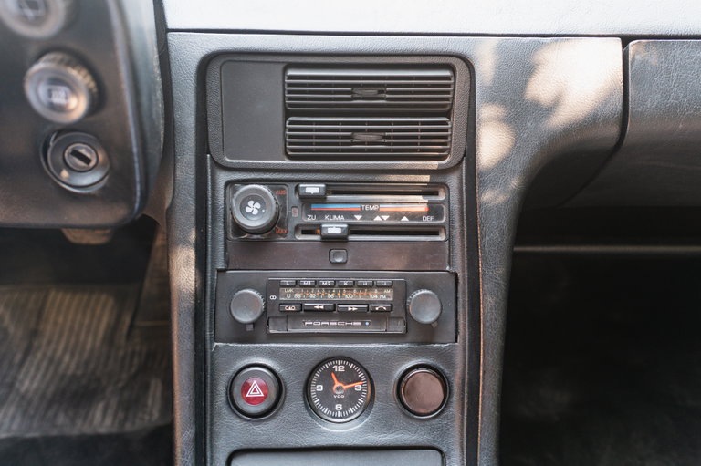Porsche 928