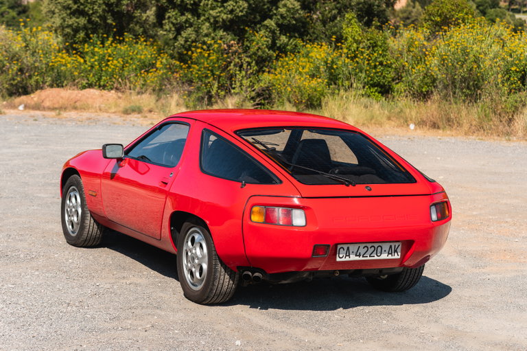 Porsche 928