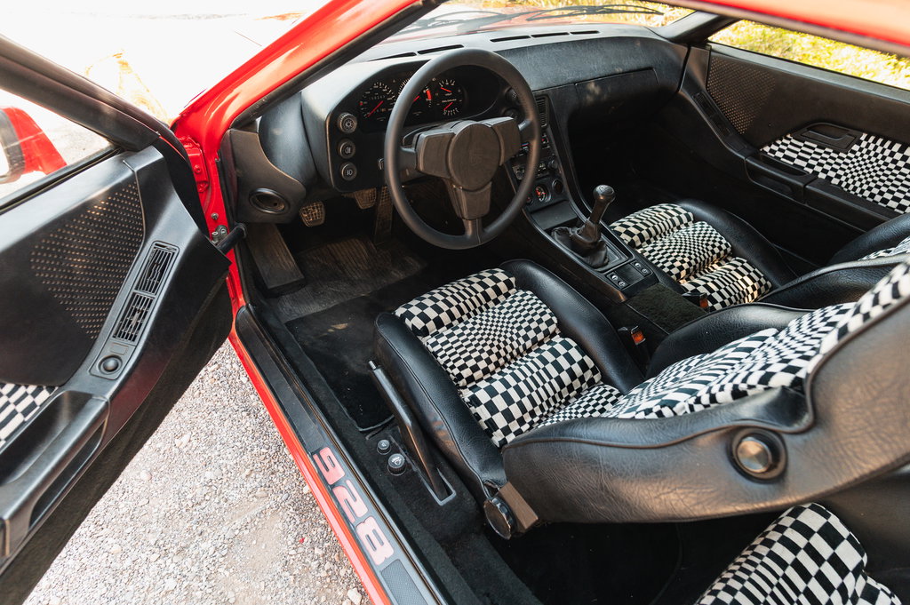 Porsche 928