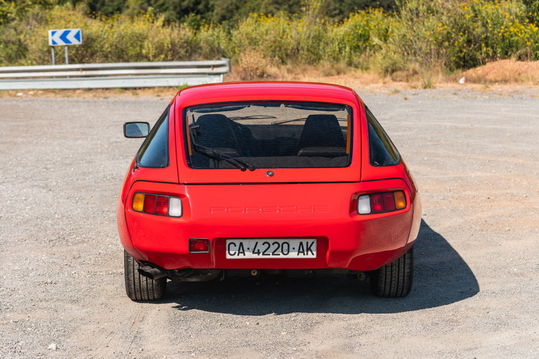 Porsche 928
