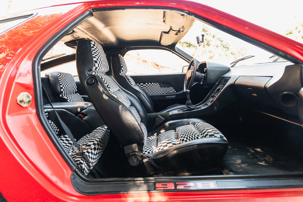 Porsche 928