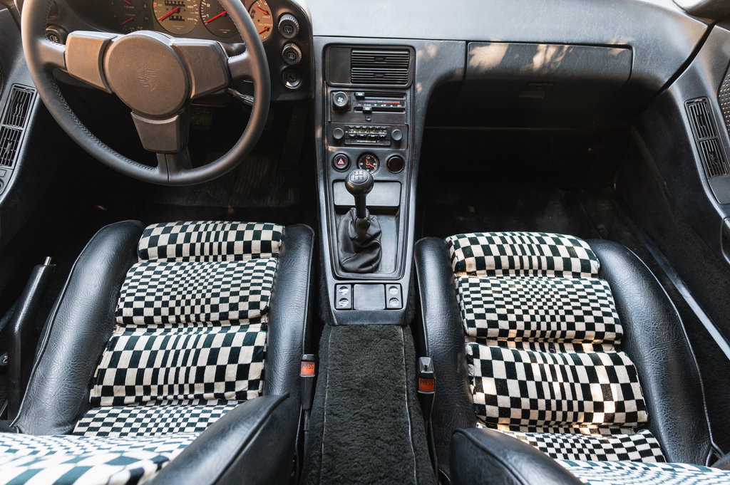 Porsche 928