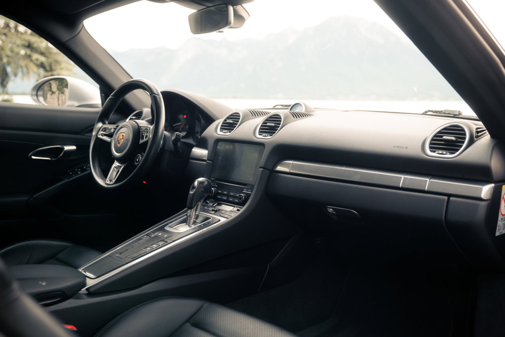 Porsche 718 Cayman T