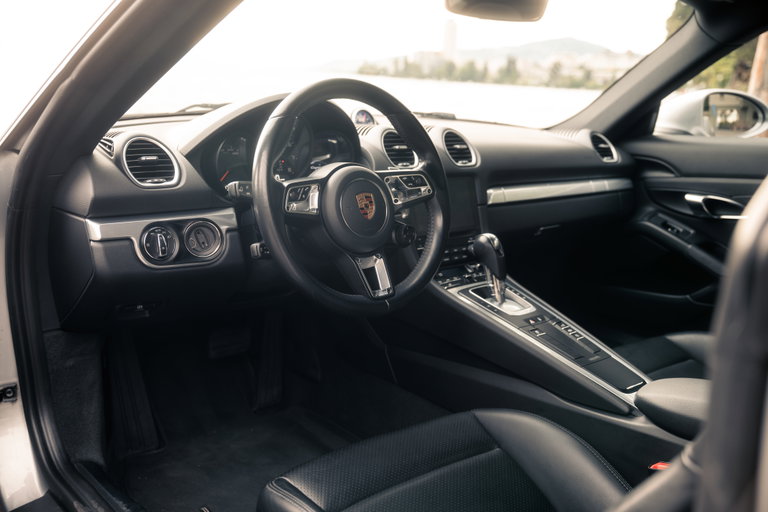 Porsche 718 Cayman T