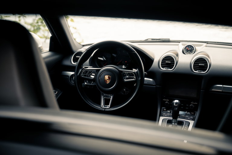 Porsche 718 Cayman T