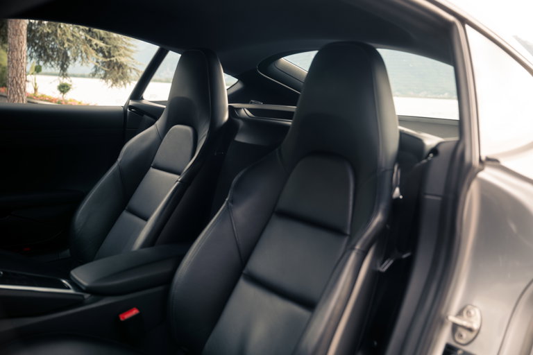 Porsche 718 Cayman T
