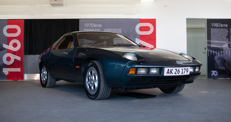 Porsche 928