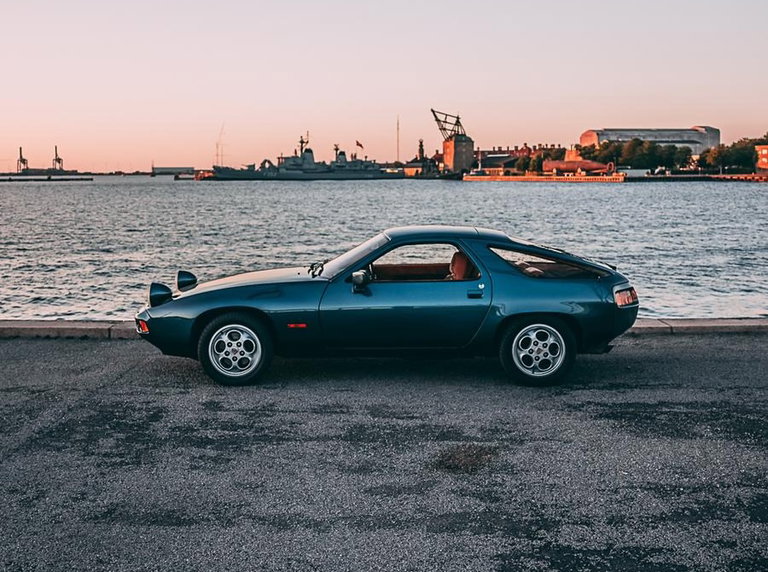 Porsche 928