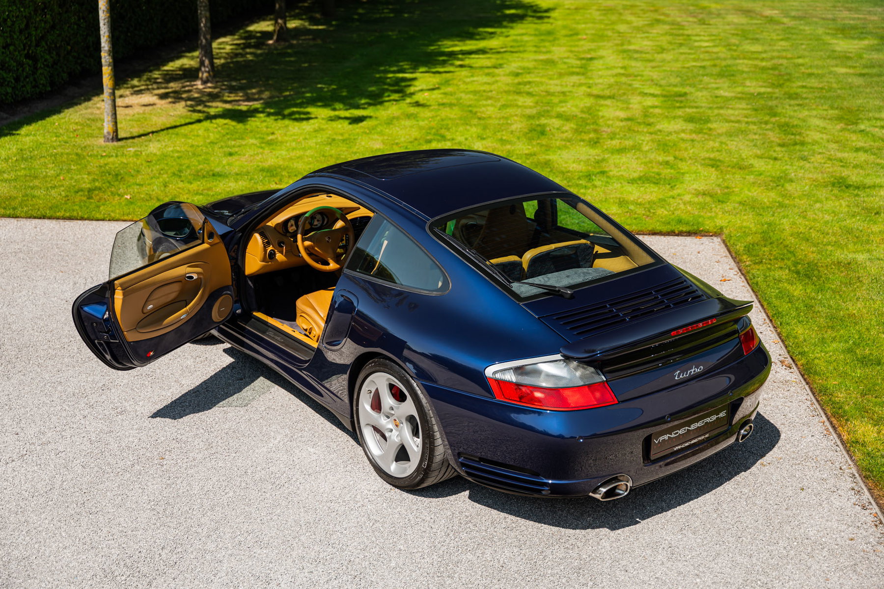 Porsche in Lapis Blue Metallic 3A8 - Color Overview - elferspot