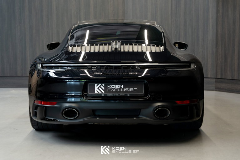 Porsche 992 Carrera 4 GTS