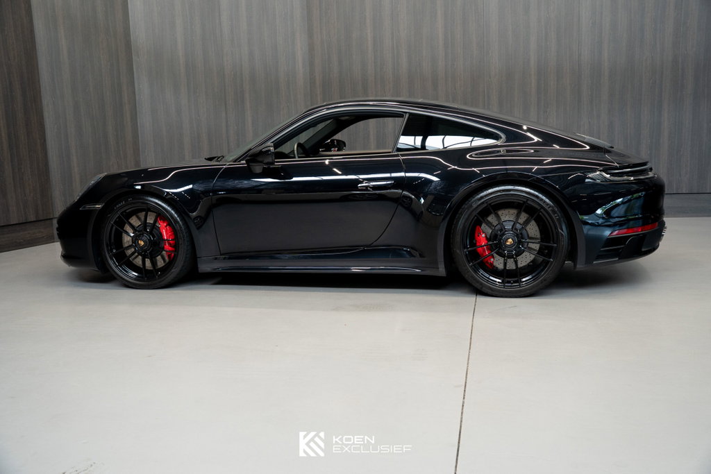 Porsche 992 Carrera 4 GTS